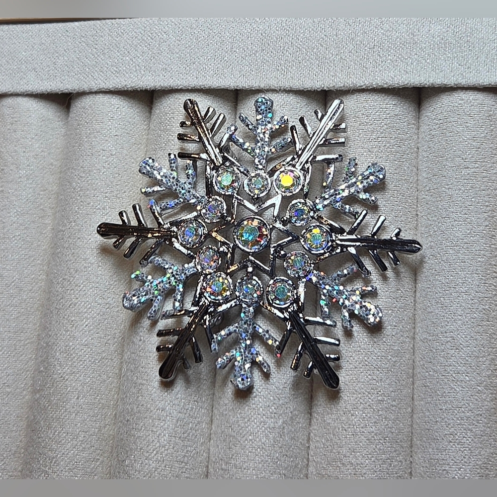 Vintage Avon Silver Snowflake Brooch